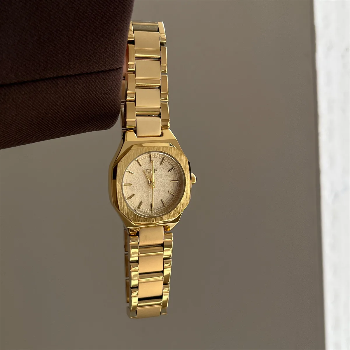 Exquise damespolshorloge Een stijlvol en elegant horloge met een grote wijzerplaat Een luxe en veelzijdige quartzhorloge in Europese stijl voor dames