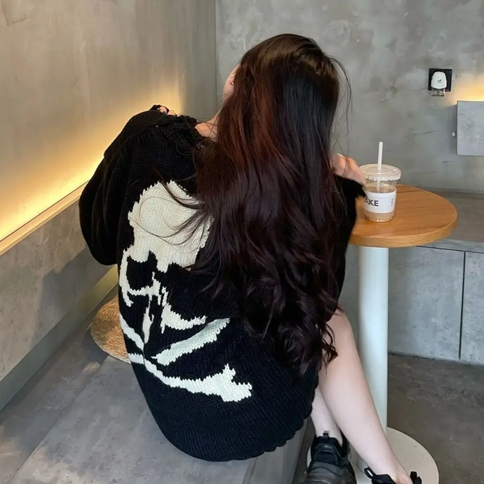 Women\'s sweater Retro sweater dark style Harajuku style y2k skull pattern thickening Men loose retro knit sweaters Korean tops