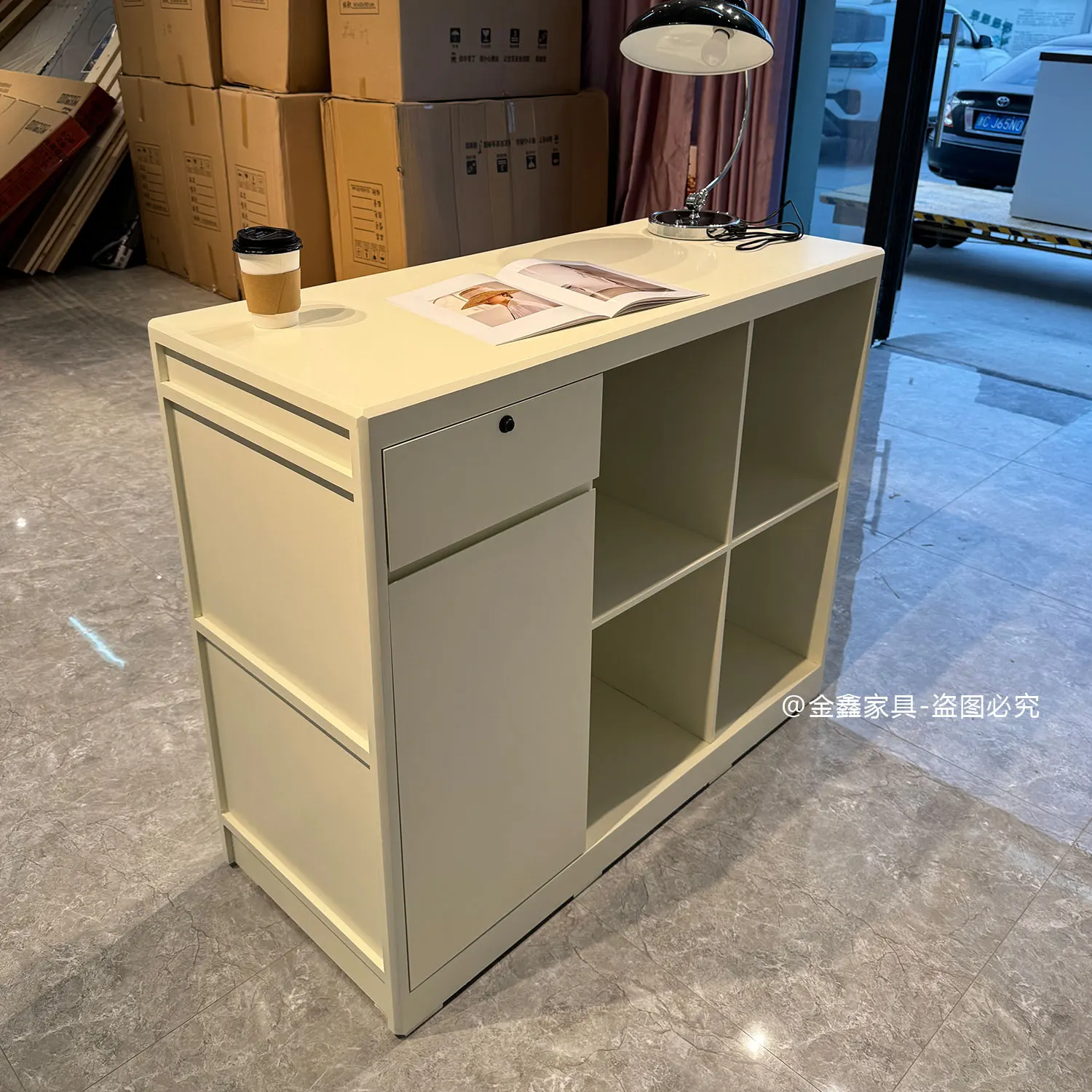Milky white paint bar checkout page store small clothing store light luxury high sense front desk women's clothing store counter 4