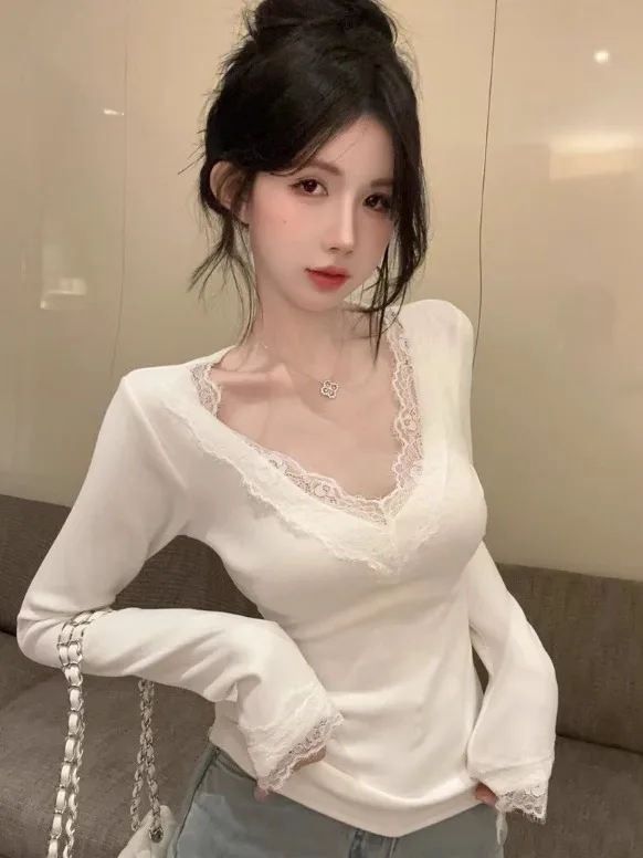 

Sexy Pure Desire V-neck Lace Trim Splice Long Sleeve Base T-shirt Slimming Top for Women Citywalk Autumn Regular Fit Pure Color