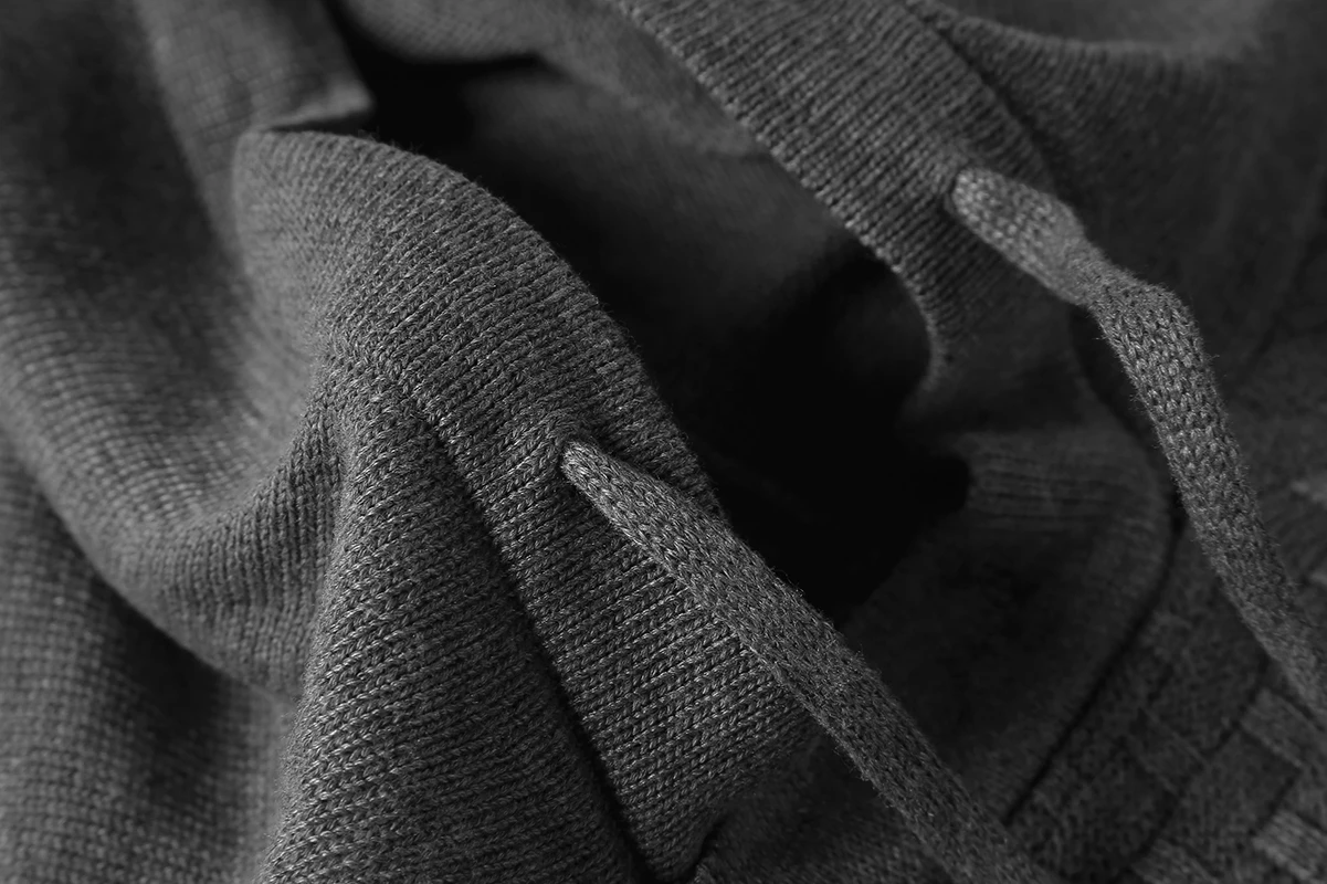 Мужской свитер с капюшоном