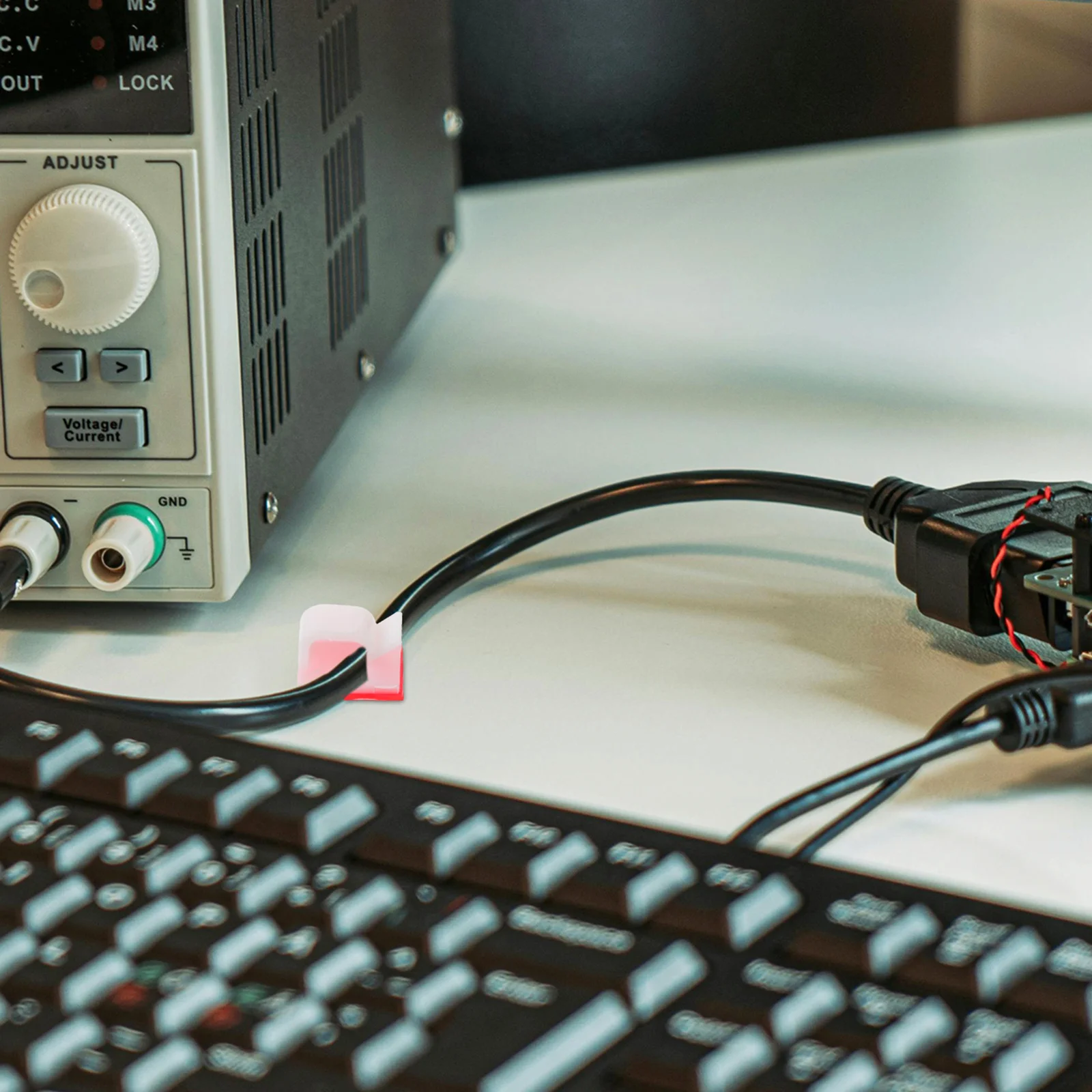 

100Pcs Cable Clips Adhesive Fixing Clamps Wire Organizer Holder for Car Dash Cam Desktop Cord Management Clip Cable Clips