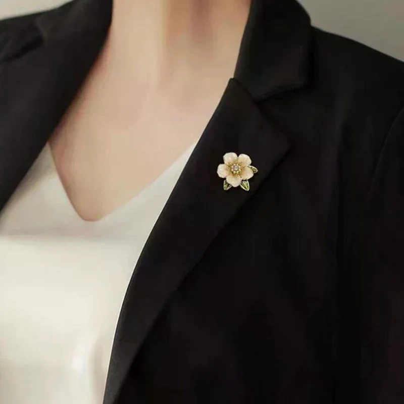 Vintage Temperament Gardenia Brooch For Women Girls Fashion Elegant Flower Brooch Dress Clothing Accessories Jewelry Gifts