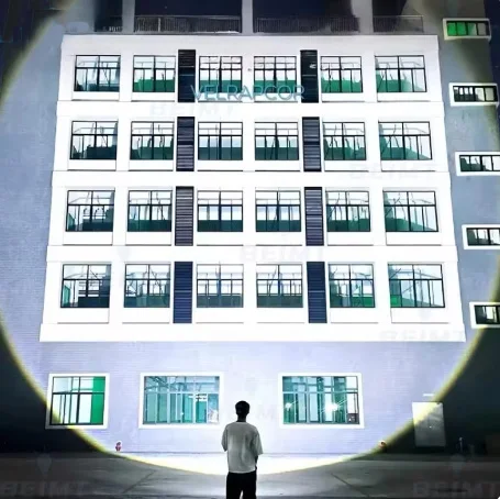 Ultra-long-range LED flashlight with telescopic zoom and bright outdoor multi-function flashlight