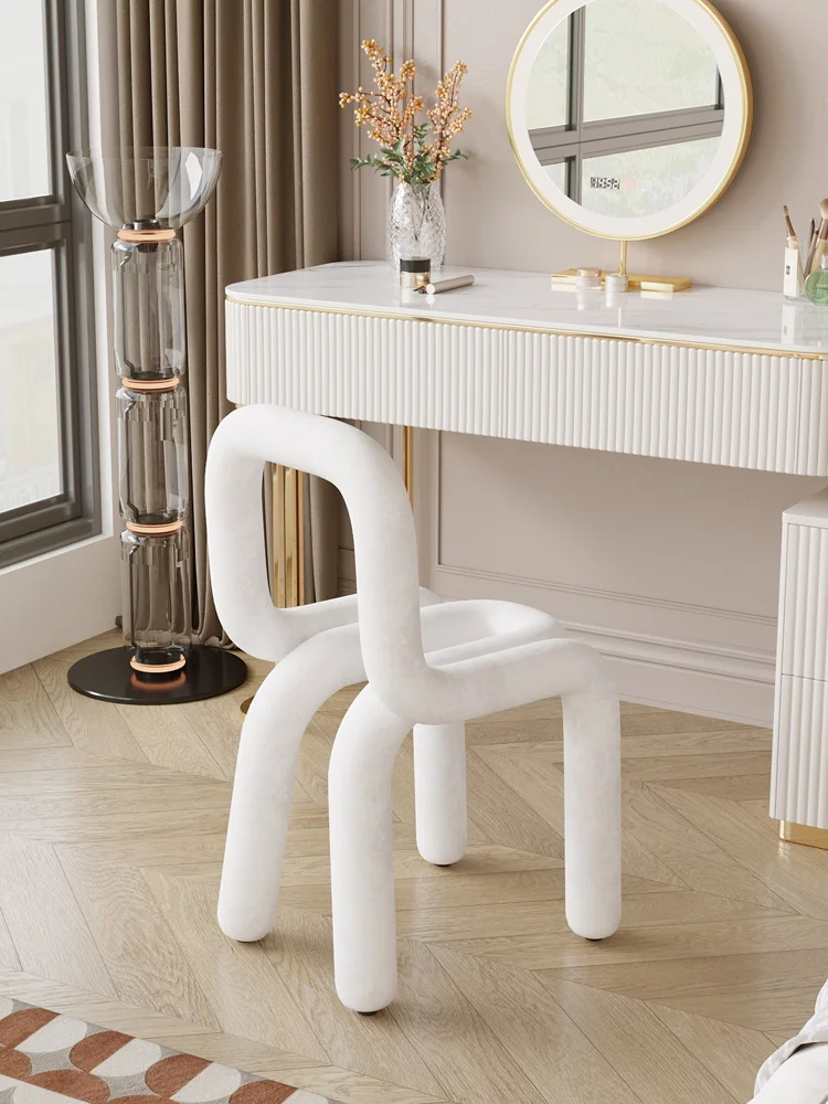 كرسي INS Klein Blue Designer Creative Makeup Stool الحديث البسيط لتناول الطعام مع مسند الظهر ومقعد الغرور العصري للبالغين في المنزل #4