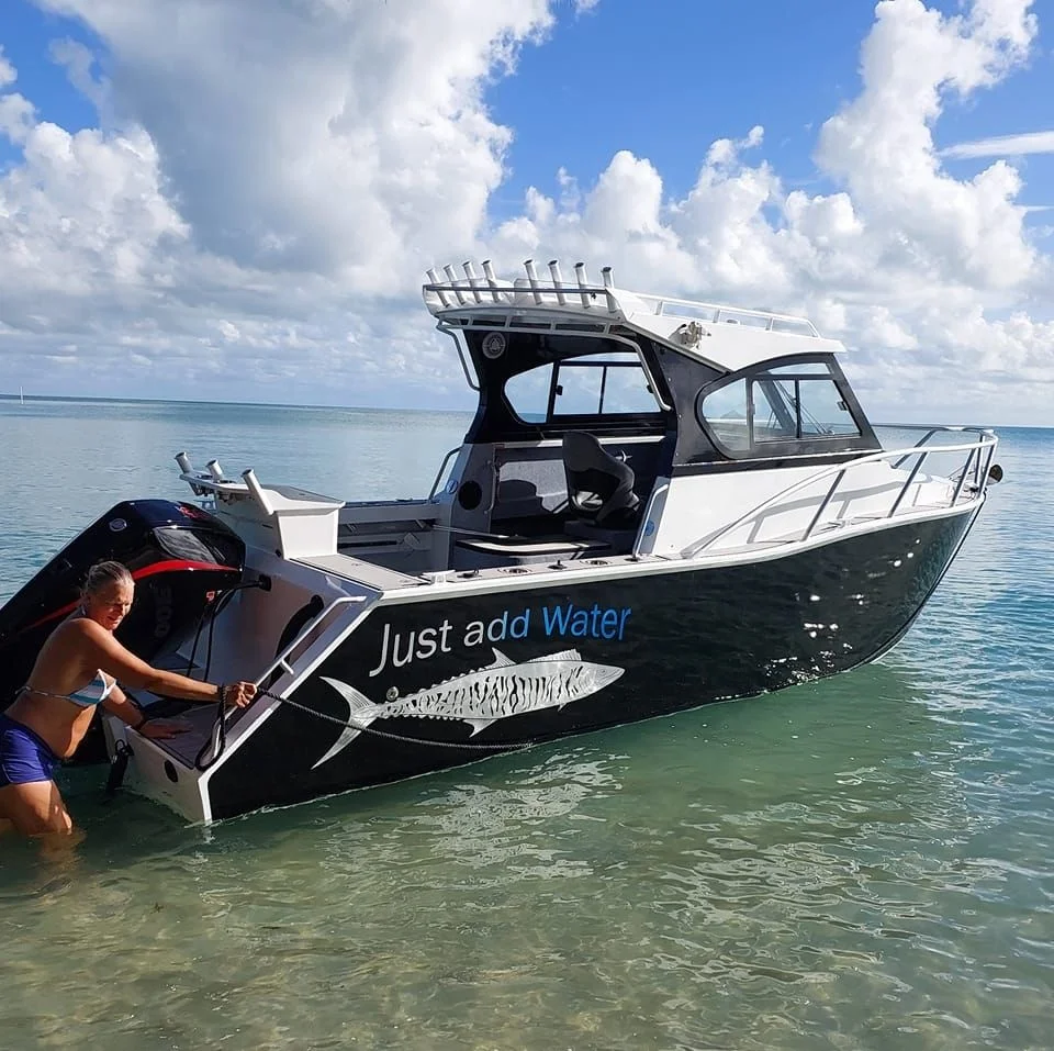 Bote de Pesca de Aluminio Gospel Boat de 20 pies, Bote Recreativo con Cabina de Descanso, Sin Puertas, con Remolque y Motor para 5 Personas, Uso Familiar