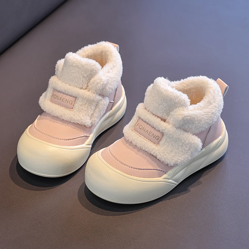 

Ботильоны для девочек, милые детские короткие сапоги в стиле принцессы, замшевые, теплые, на мягкой подошве, новинка зимы 2025, детские кожаные ботинки с закрытым носком