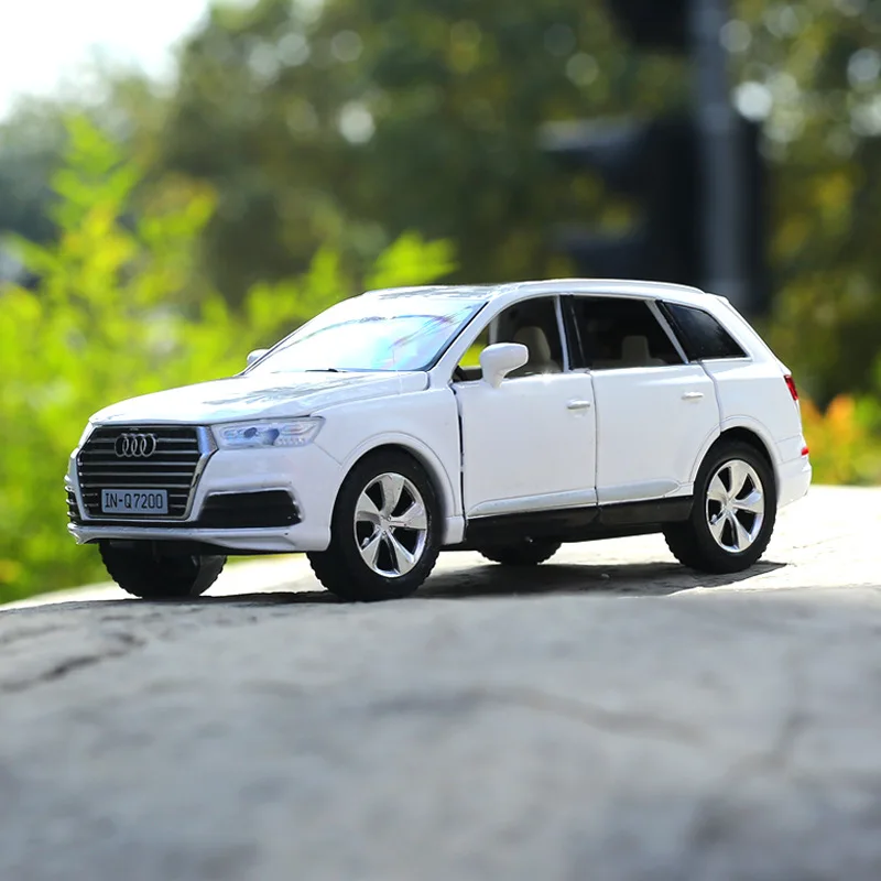 Auti q7 suv-子供用ダイキャストモデルカー,1:32,ハイシミュレーション,メタル合金,サウンドとライト,プルバックコレクション,おもちゃのギフト,f373