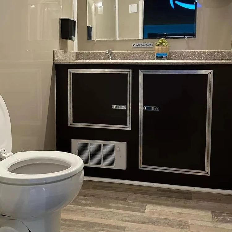Prefab Mobile Toilet One-piece Mold FRP Body Easy Rinse Clean No Water Leak Park Beach Festival Temporary Public Toilet