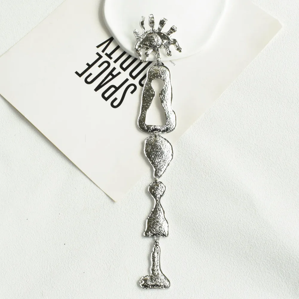 Surrealistische Halskette mit geometrischem Anhänger aus Metalllegierung in Form von Augen und Nase für Damen, übertriebener Markenschmuck, Statement-Accessoire – Detail 14