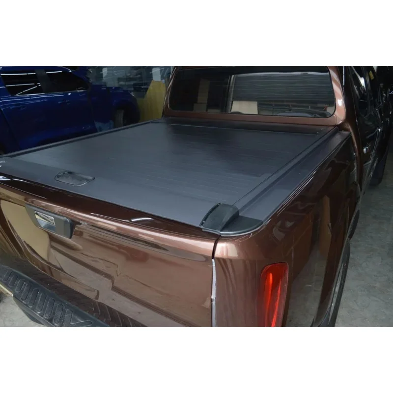 Factory Hot Sale High Quality Aluminum Manual Retractle Roller Lid Easy Installation Navara D