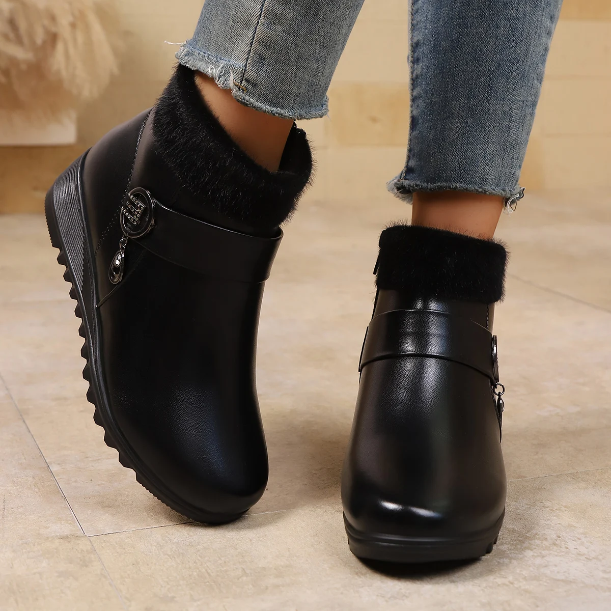 New Winter Warm And Non-Freezing Fleece Short Boots For Middle-Aged And Elderly People With Soft Soles And Anti-Slip Properties