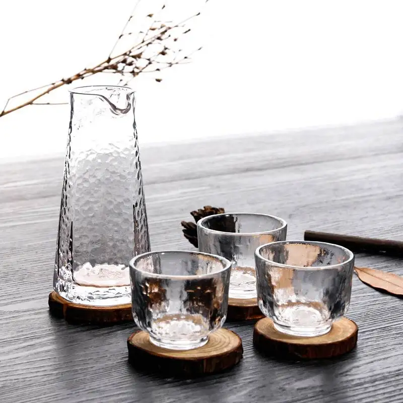 

New Japanese Sle Eagle Beak Rice Wine Pot with Tee Cups Hammered Pattern Glass Wine Set for Home Use White Wine Cup Set