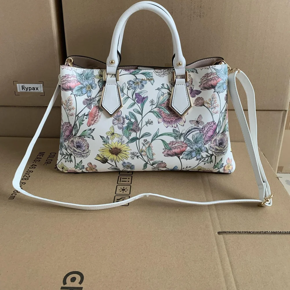 

Женская сумка через плечо 2026: Новинка, модный цветочный принт, текстурированная, для путешествий, большая вместимость, стильная сумка-тоут на одно плечо