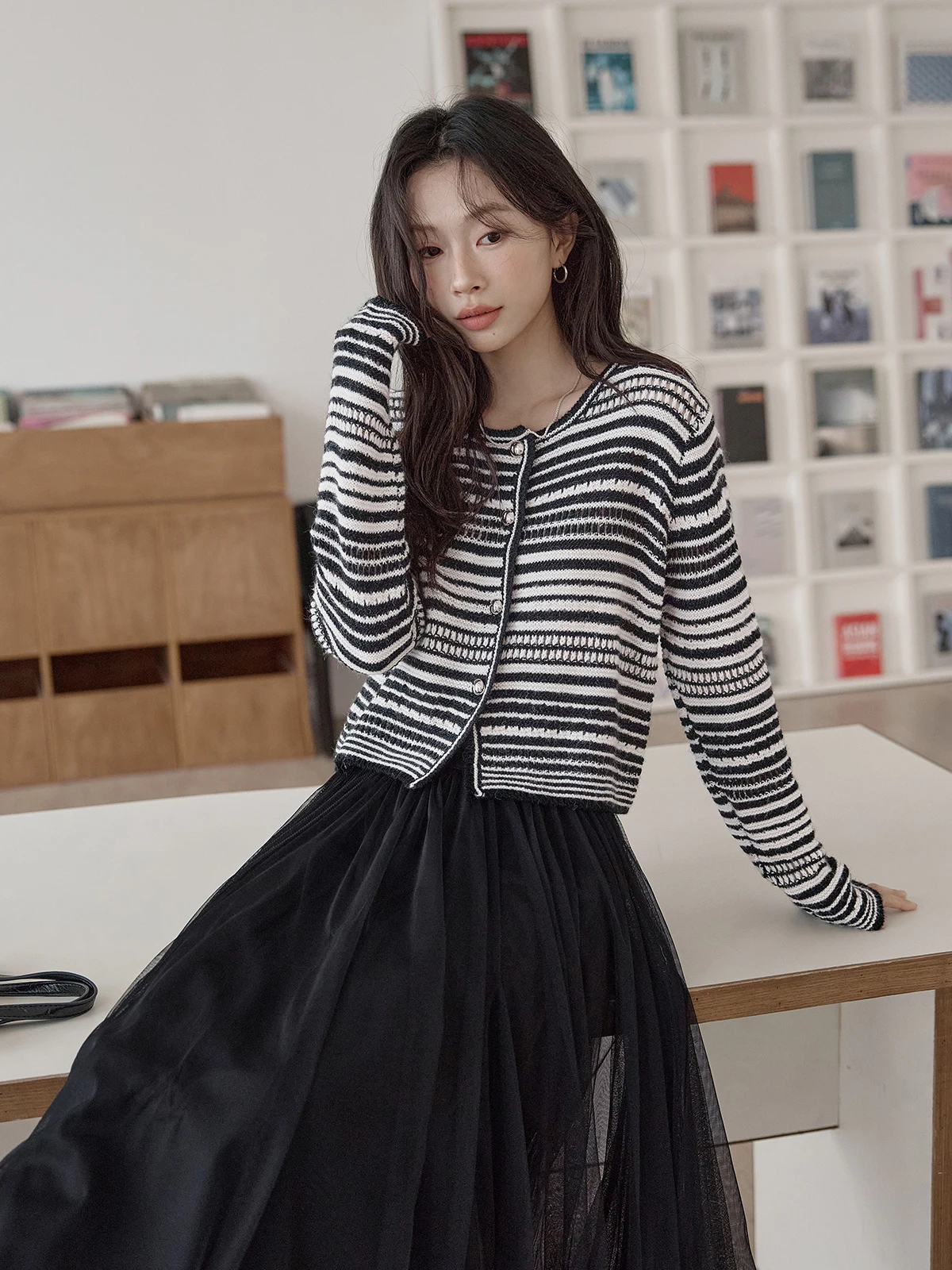 

Женский вязаный кардиган HUIXI с круглым вырезом, ажурный, в полоску, повседневный, модный, весна 2026, новинка