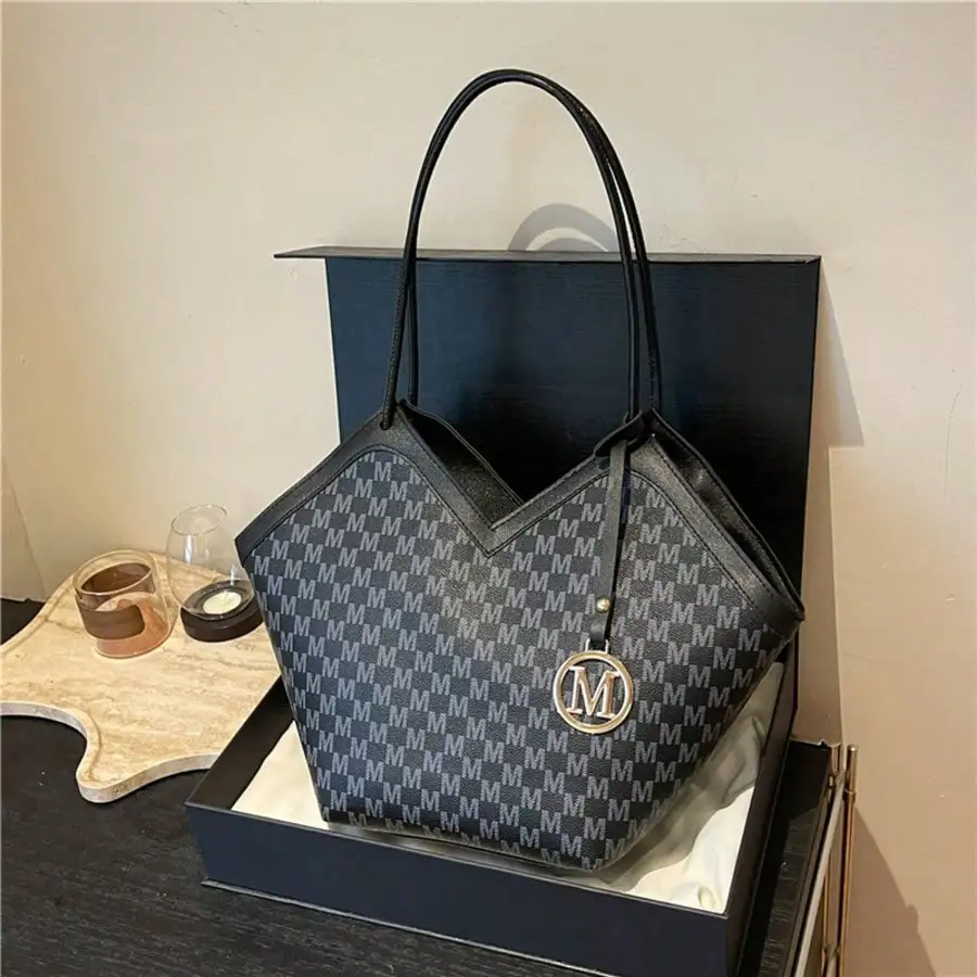 

1pcs large-capacity handbag is ideal for travel, work, and student use, making it an essential accessory