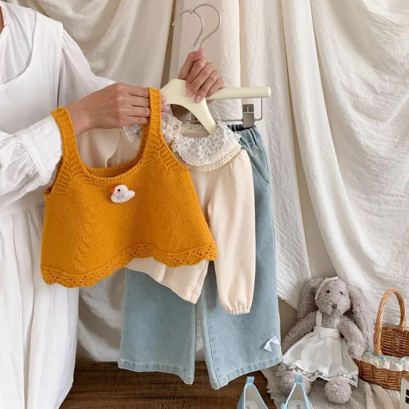 

2025Autumn Girls Sweater Sweet Cute Little Duck Knitted Camisole Baby Girl Versatile Top