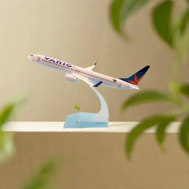 

1/400 Scale 737 Alloy Toy Aircraft Model 16Cm B737 Brazil Varig Airlines With Stand Simulation Airliner Static Display Collectio