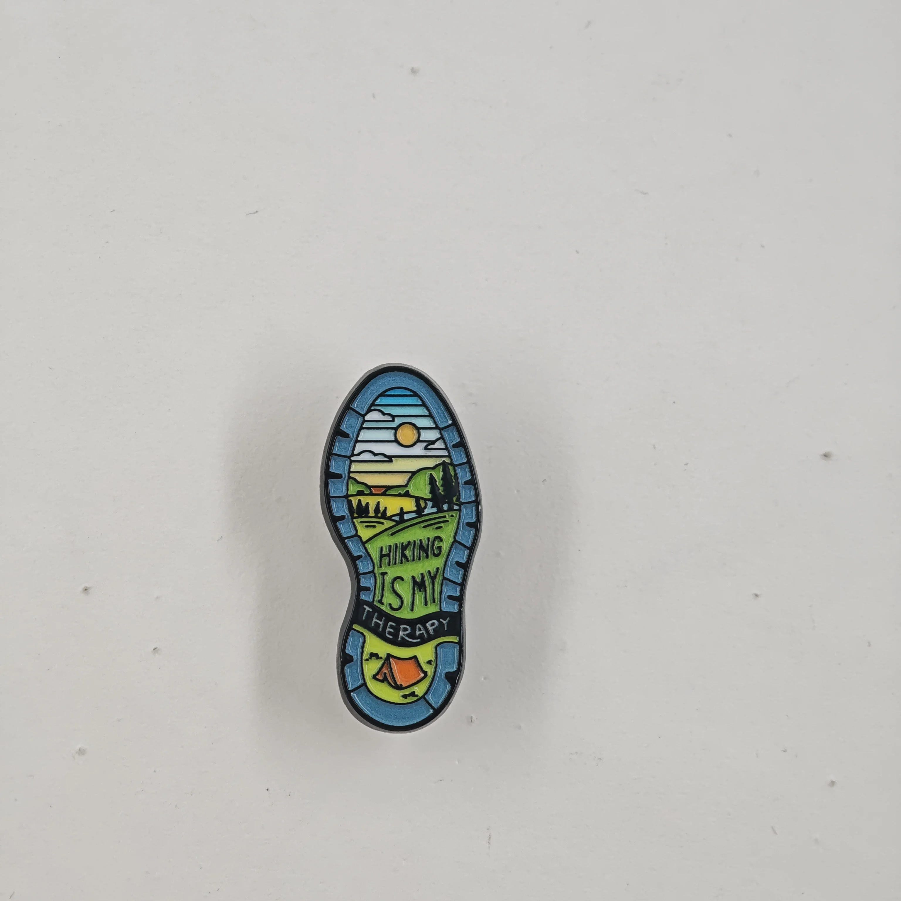 Wandern ist meine Therapie Emaille-Pin Lustige Camping-Schuhsohlen-Brosche Outdoor-Abenteuer-Abzeichen Naturliebhaber-Anstecknadeln Rucksack-Schmuck – Detail 15