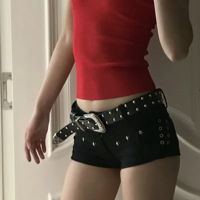 

Шорты женские в американском ретро-стиле, летние, Y2K, шикарные, с заклепками, сексуальные, облегающие, модные, однотонные, повседневные, с низкой посадкой, в уличном стиле