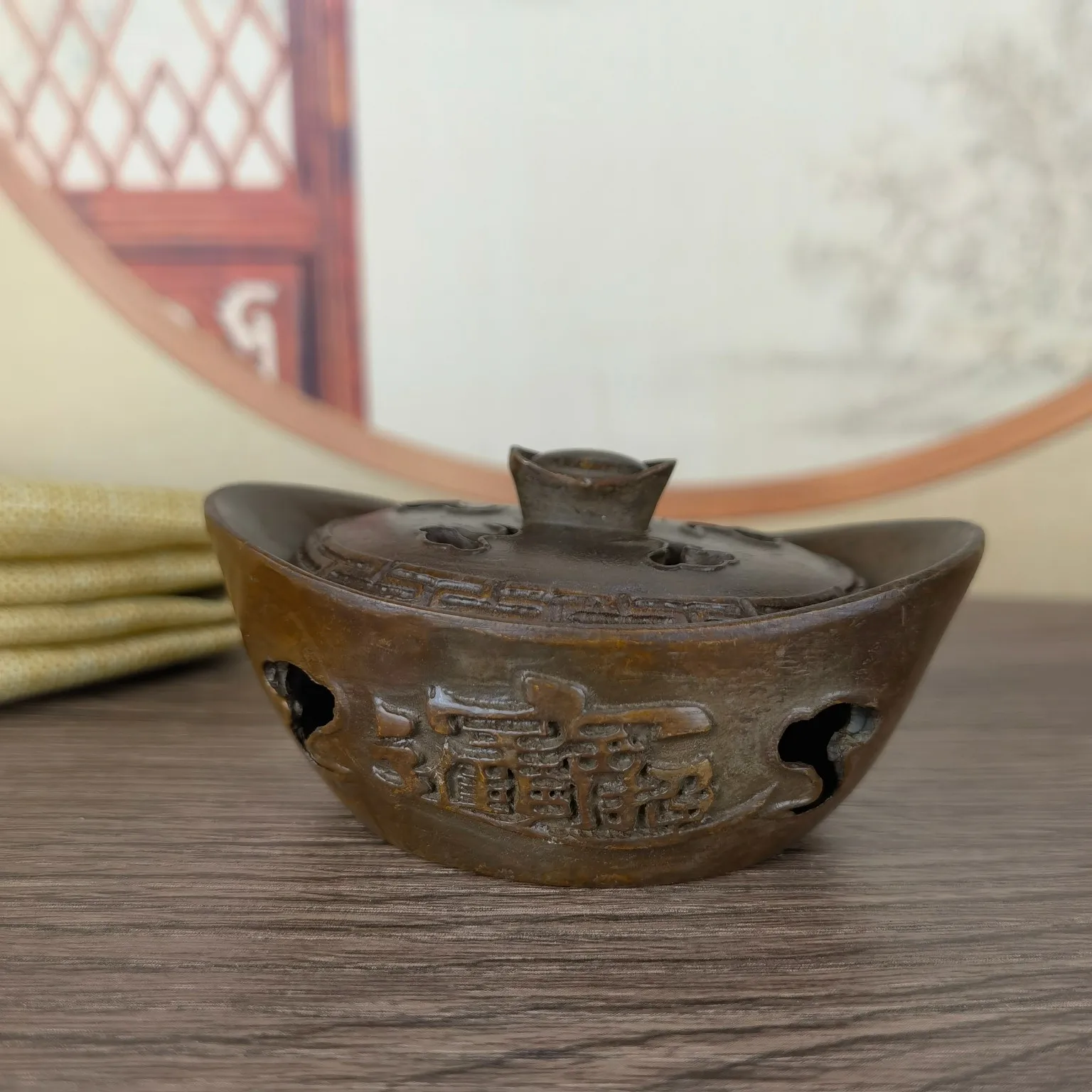 

Lucky Jinbao Open lid incense burner is about 8.9 cm long, about 6.4 cm wide, about 4.5 cm high, and weighs about 293 grams