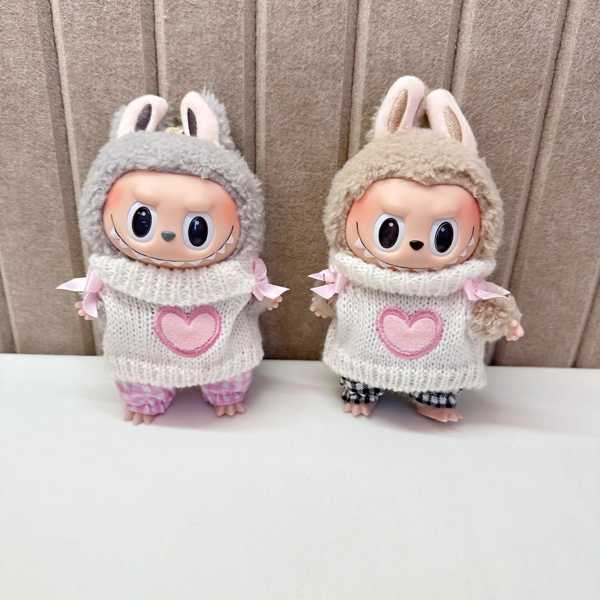 

(Clothes Only) 17cm Labubu Doll Outfit Knitted Heart Sweater with Bow and Pants Set Doll Accessories