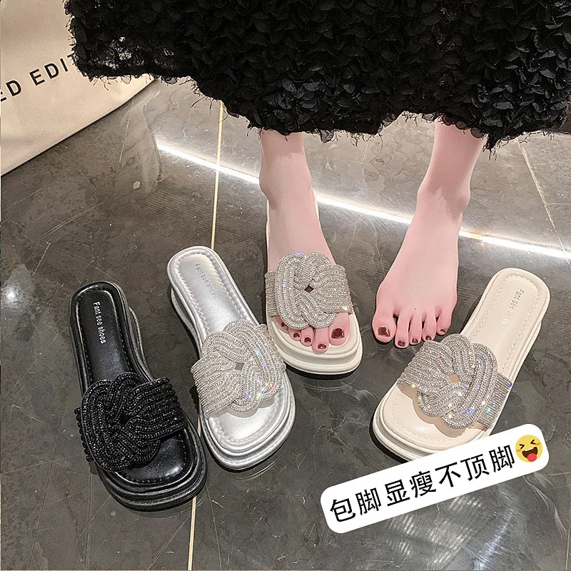 2024 Summer   Network Red Slippers Women\'s Non-slip Sponge Platform Flip-flops All Matching Diamond Beach Shoes