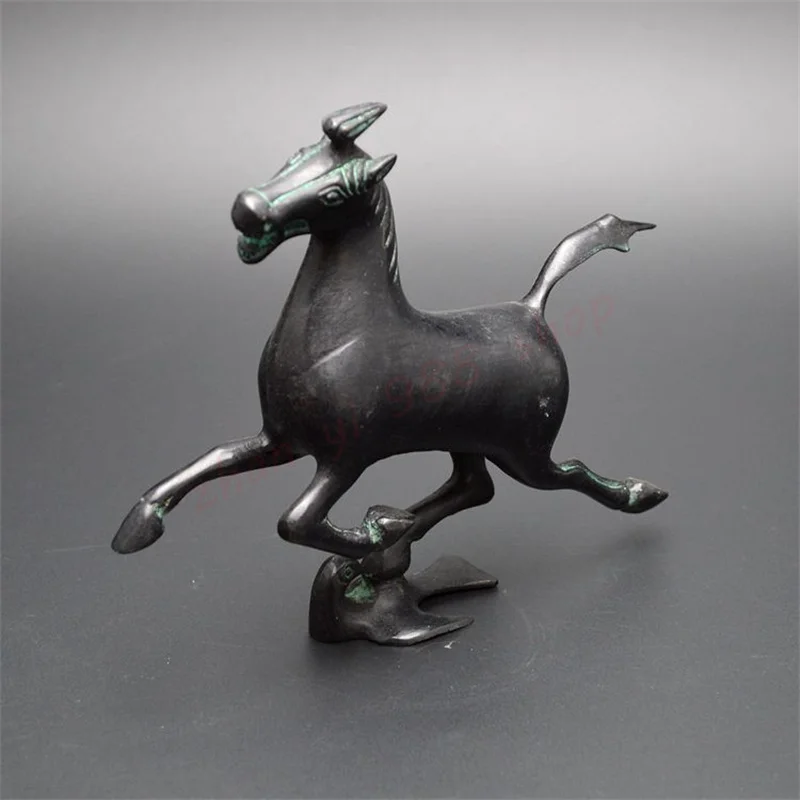 Bronze wares, horse mounted flying swallow decorations, antiques collectibles, decorative crafts.