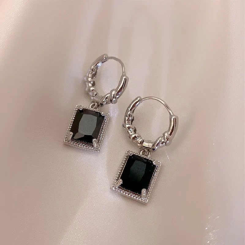 Korea Hot Selling Fashion Jewelry Simple and Generous Black Square Crystal Pendant Earring Elegant Women's Daily Hundred Matches