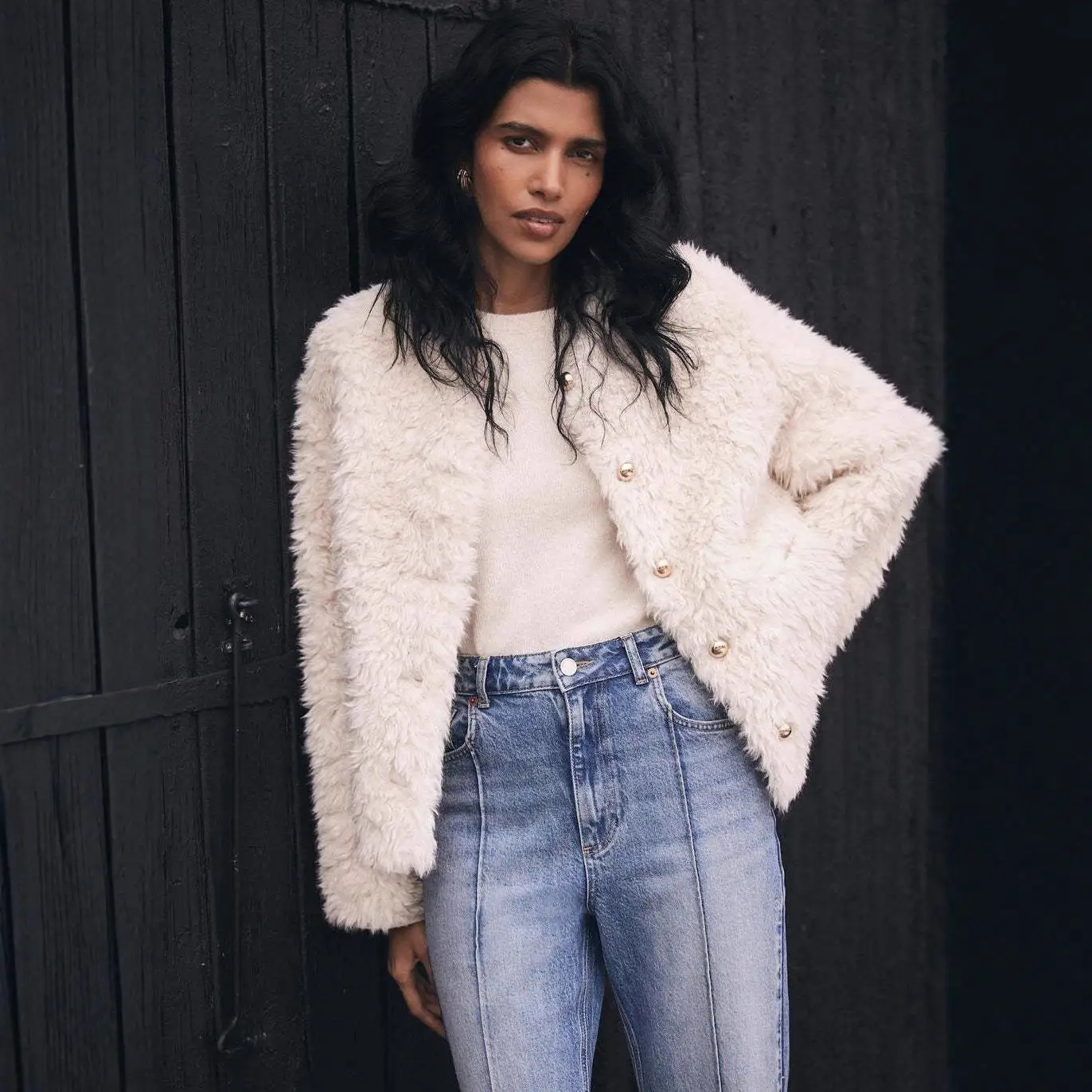 Damska zimowa ocieplana puszysta bluza codzienna luźna biała delikatna elegancka jednolita luźna odzież wierzchnia dla kobiet w średnim wieku