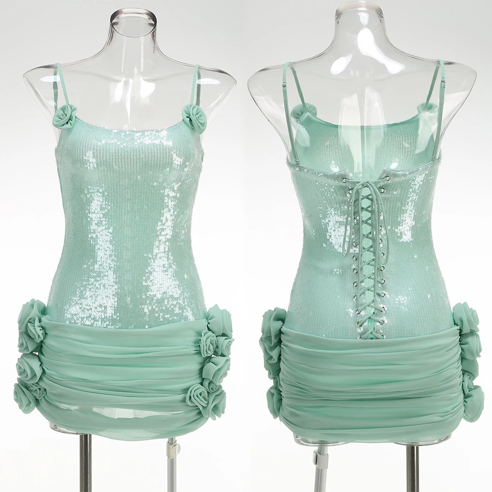 שמלת מיני מבריקה ומסוקסנת עם שרוולים חשופים, גב חשוף, קשירה עם פרחים, שמלות פרומ, שמלת ערב קוקטייל, שמלת אורחת חתונה