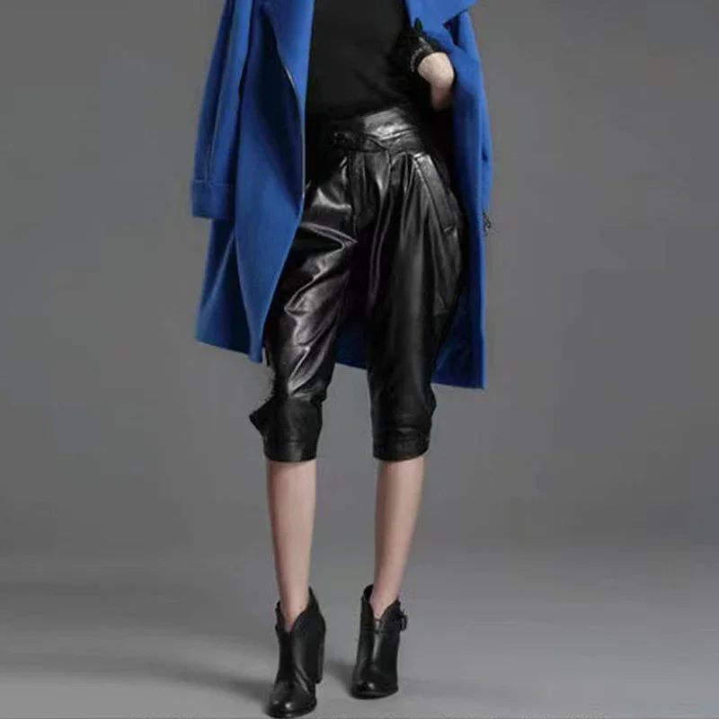 

Women's Black Patent Leather Cropped Harem Pants High Waist Loose Fit Shiny PU Leather Knee-Length Trousers Streetwear