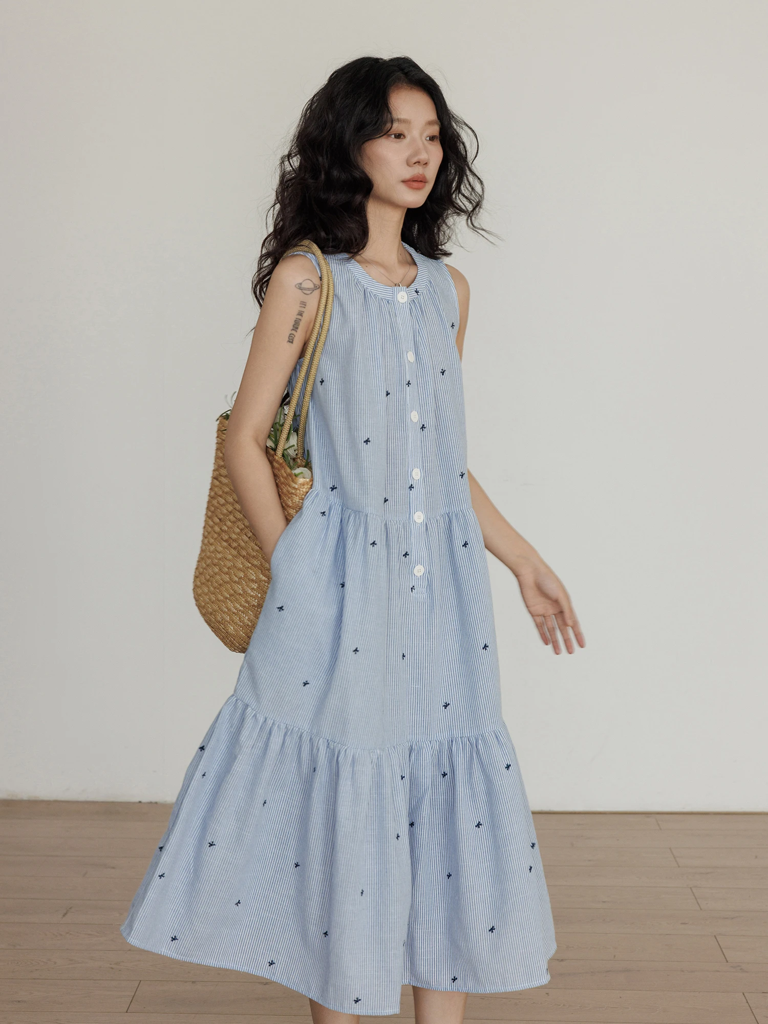 

Summer New Women's round Ne Embroidered Striped Design Loose Svel Vest Dr Casual Sle A-Line Long Dr