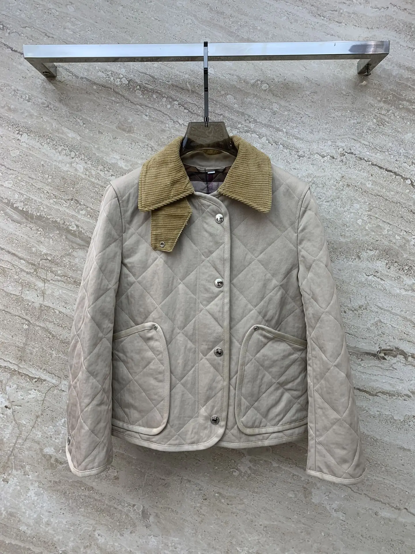 

2024 Autumn Winter Women New Windproof Luxury High Quality Cotton Corduroy Quilted Jacket Coat Plaid Lining Turn-down Collar