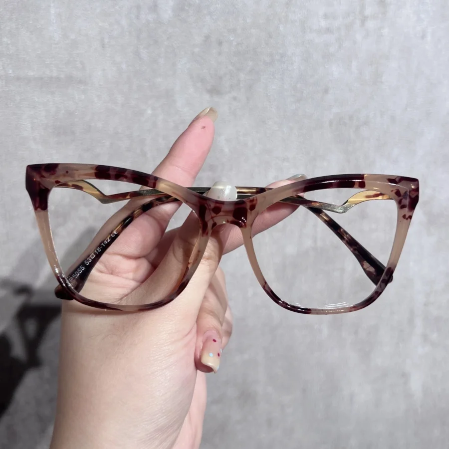 1 Paar flache Damenbrillen, neue Retro-Mode-Metall-Katzenaugen-Brille mit Blaulichtfilter, lässig und vielseitig für den täglichen Gebrauch, geeignet