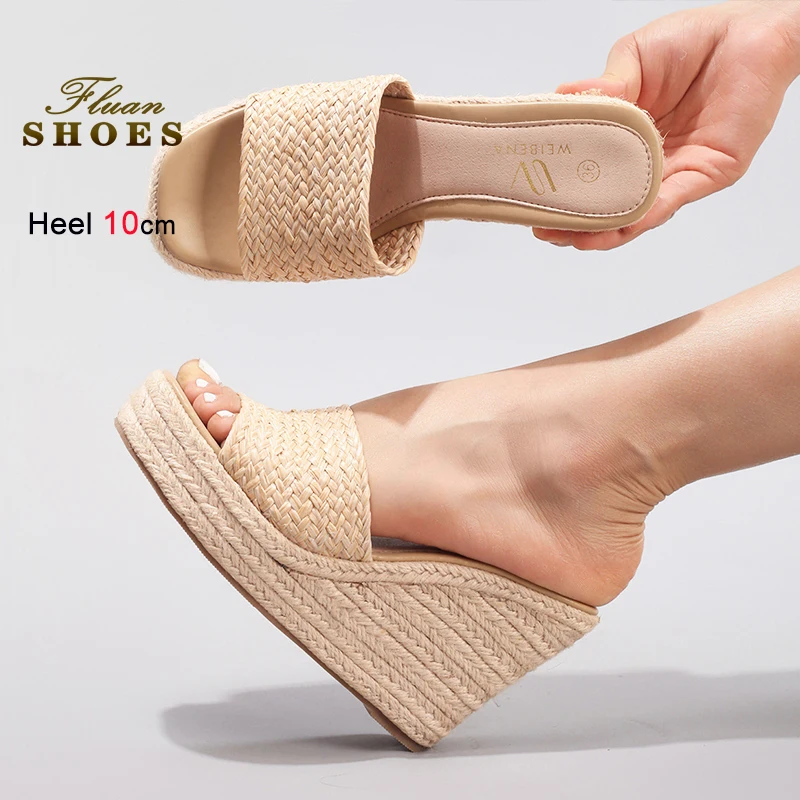 

Женские тапочки на танкетке, модные сандалии на платформе и высоком каблуке 10 см, удобные летние слипоны с вентилируемой тканой травой