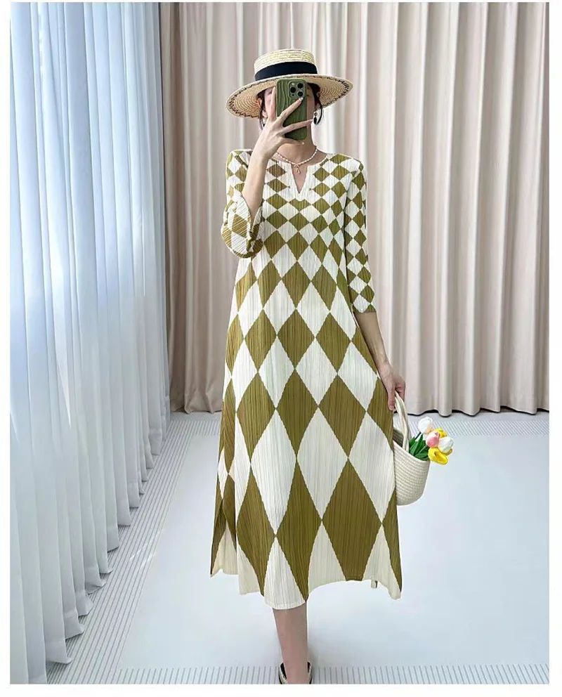 Elegant Party Dresses Woman Fashion Pleated Loose V-neck Female Autumn new Diamond Printed High-end Pleated Cropped Sleeve Dress