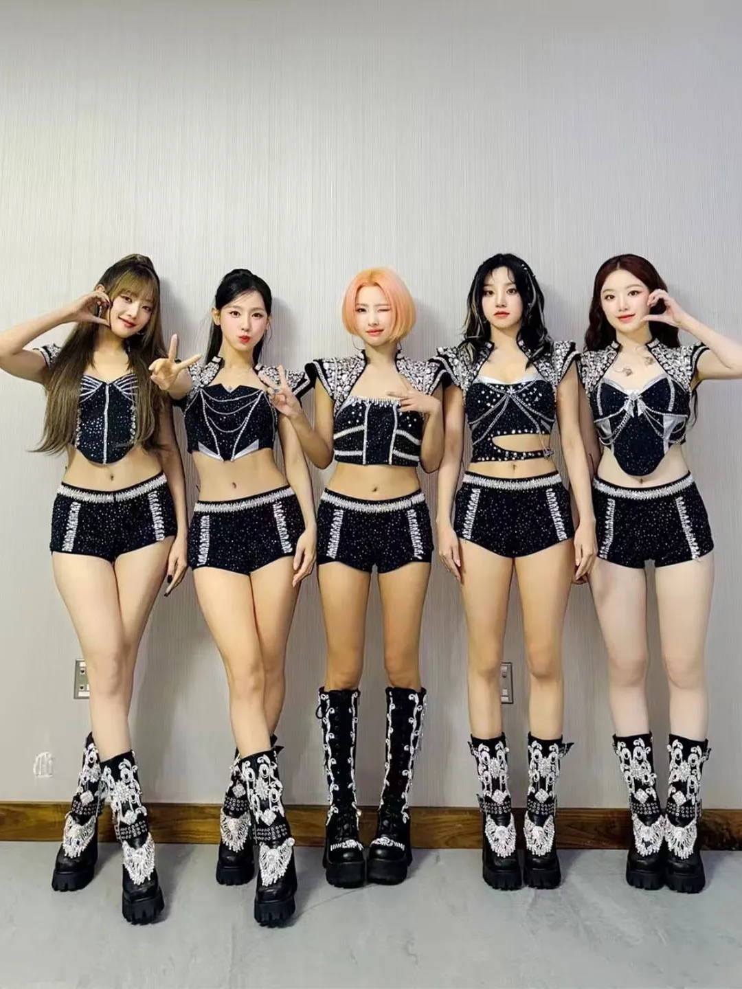 Sexy GIDLE Korean Girl Group Stage Performance Outfit Heavy Diamond DJgogo Collar Bar Dance Costume Women's Ethnic Fashion