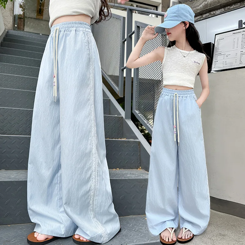 

Лидер продаж, летние тонкие повседневные брюки для девочек, новые подростковые детские модные широкие брюки с кружевом по бокам, детские свободные брюки из ледяного шелка