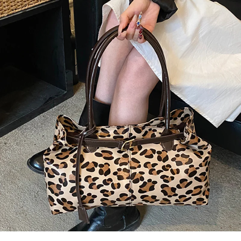 

Женская повседневная сумка с леопардовым принтом, модная сумка-тоут с пряжкой, магнитная сумка-тоут большой вместимости в стиле ретро, сумка через плечо для города в стиле Spicy Girl