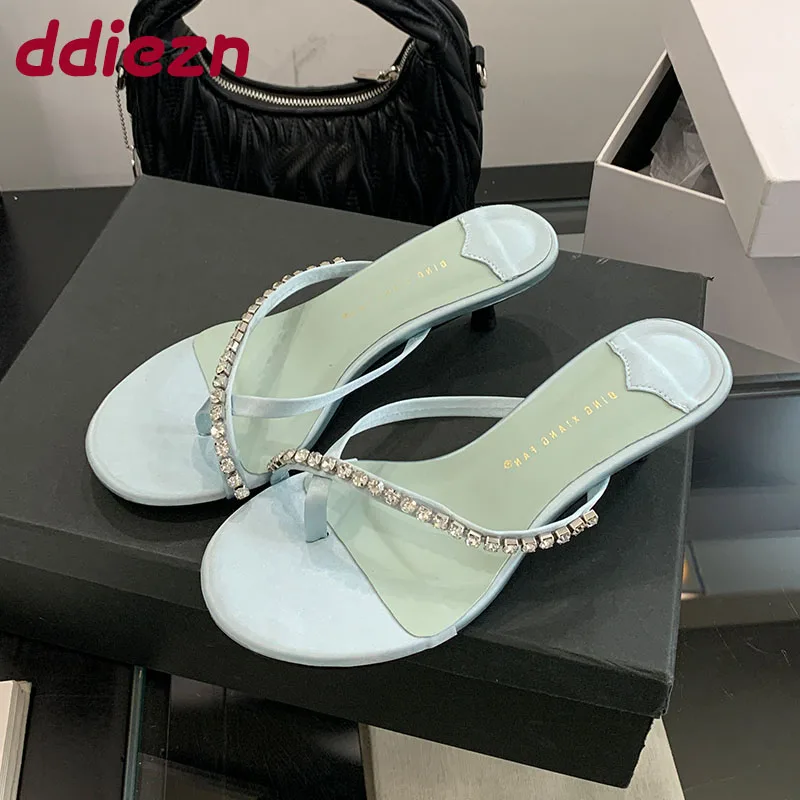 

Female Low Heel Flip flops Slides Slippers Shoes For Women Luxury Fashion Rhinestones Ladies Heeled Slippers Sandals Shoes Pumps