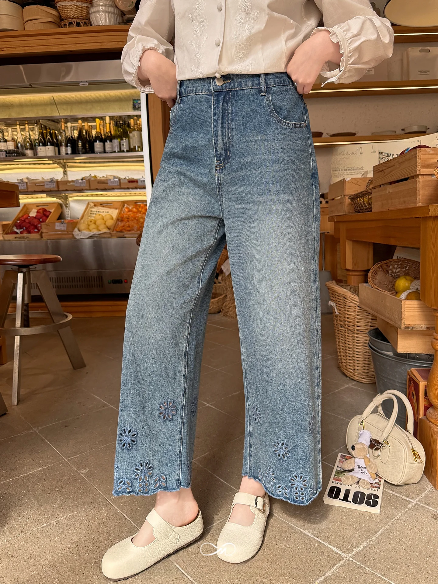 

New Arrival Heavy Embroidery Hollow out Trim Casual Nine Inch Denim Pants for plus Size Women High Waist Straight Leg Jeans