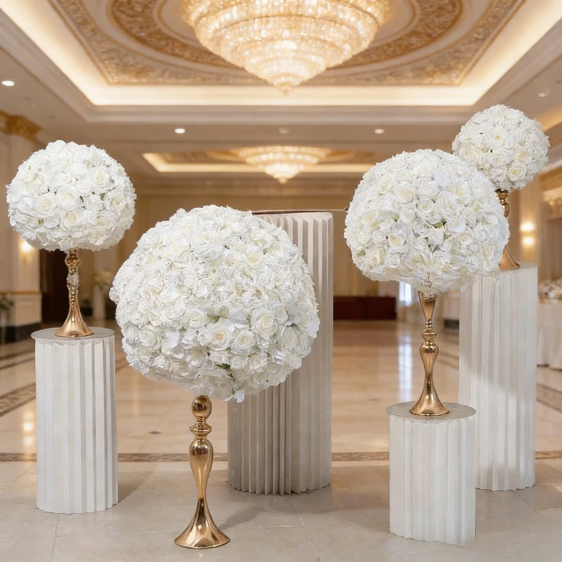 nuevas-bolas-de-flores-ivory-dream-irradian-lujo-en-escaparates-y-convierten-mesas-de-boda-en-elegantes-escenarios-para-banquetes