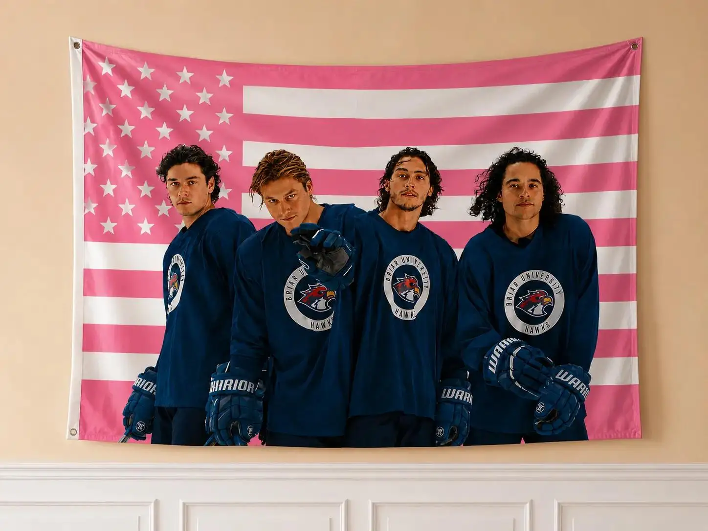 1 Stück O-Off Campus Briar Hawks Rosa USA-Flagge Wandteppich, Eishockey Jungen Wandbehang, Coole Zimmerdekoration, Polyester 2D-Druck, Fan-Zimmer