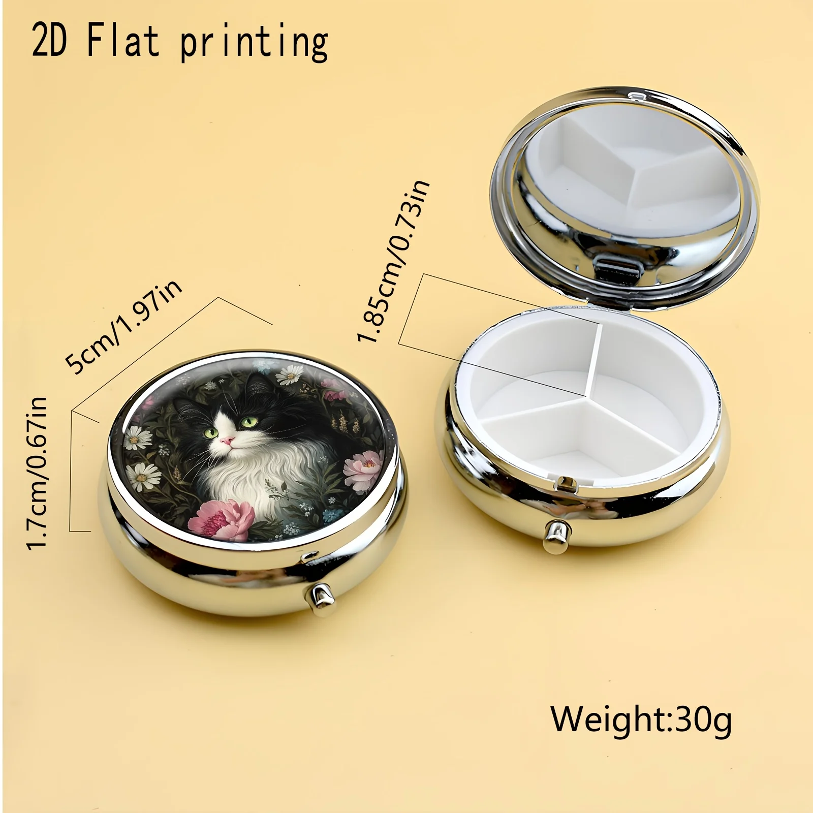 1Pc Flat Printing Pill Box with Black and White Cat Illustration, Gothic Retro Metal Material Suitable for Various Occasions, Exquisite and Convenient, Lightweight and Easy to Use, Compartmentalized Storage, Compact Jewelry Box, Small Pill Box, Compact and Exquisite Decorative Box, Ideal for Long-Distance Travel, Gift-Giving, and General Use