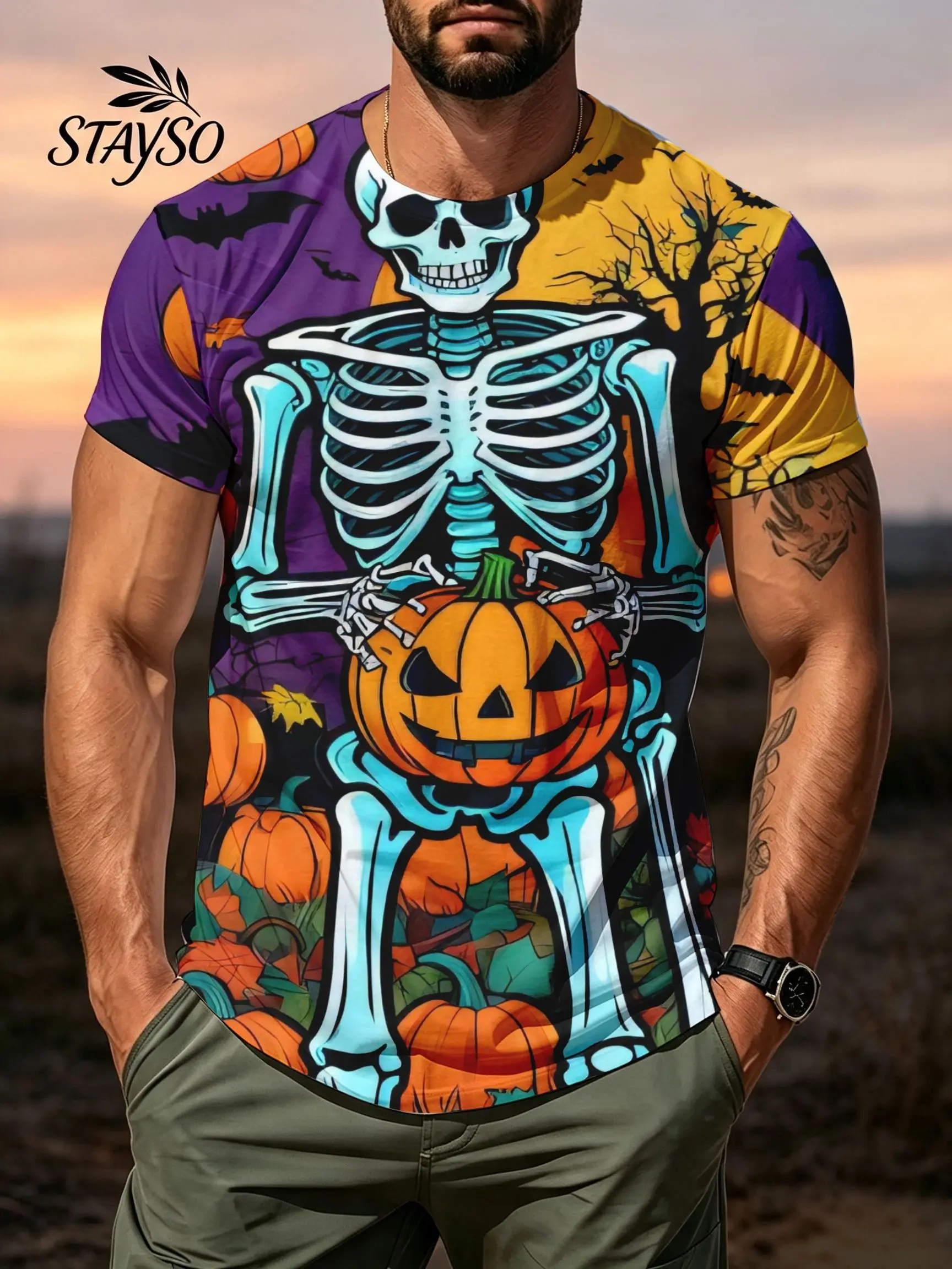 T-shirt à manches courtes pour hommes, imprimé squelette 3D tenant une citrouille, chauve-souris et arbre mort, haut décontracté et coloré pour Halloween et les soirées.