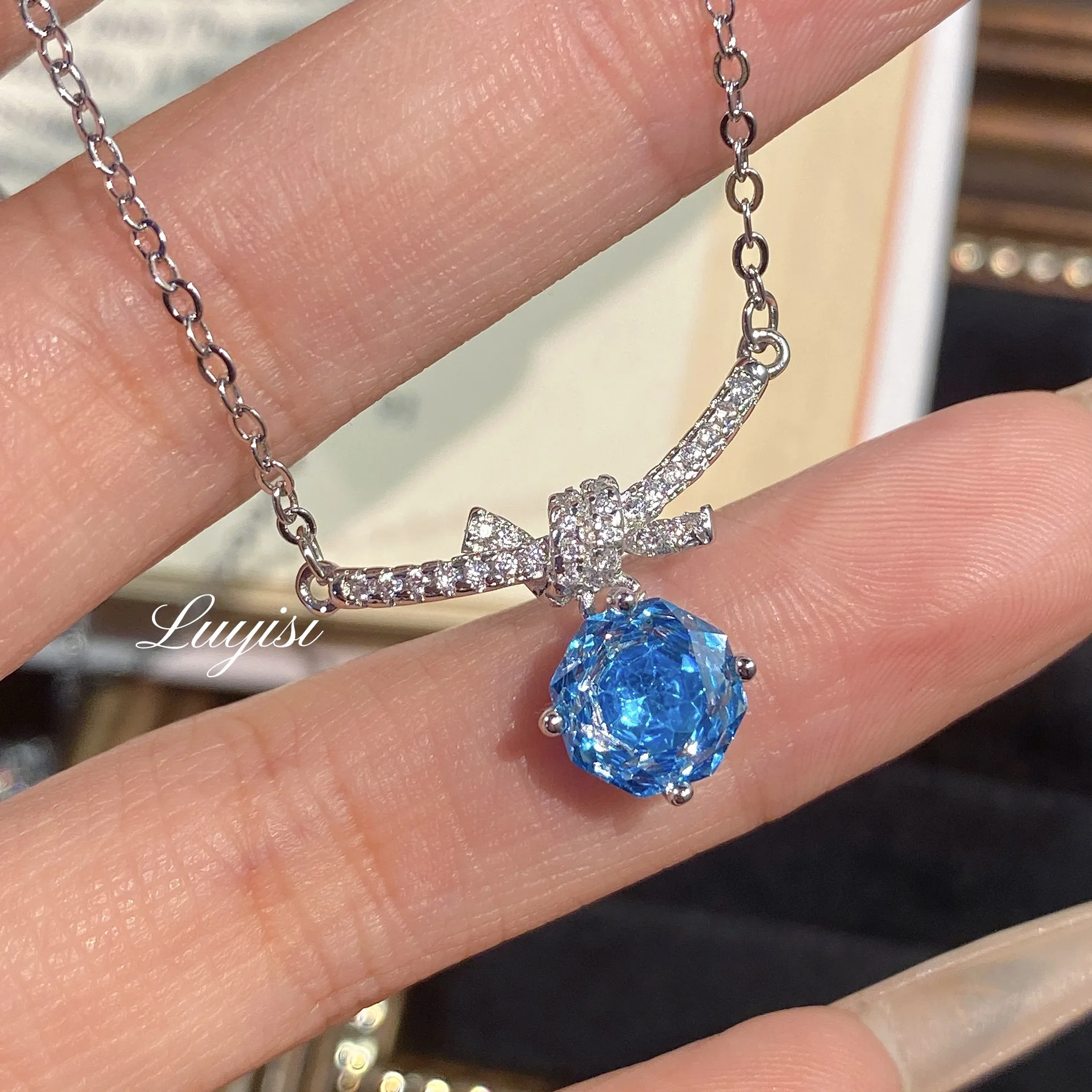 Bow Design Blue Cubic Zirconia Smile Pendant Necklace Silver Tone Dainty Choker Romantic Dating Anniversary Women Jewelry Gift