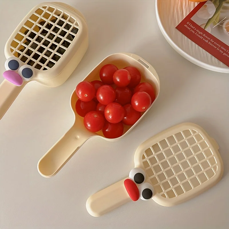Mini fruit plastic drain basket with random stickers, easy to clean kitchen drain basket, suitable for cherries and blueberries