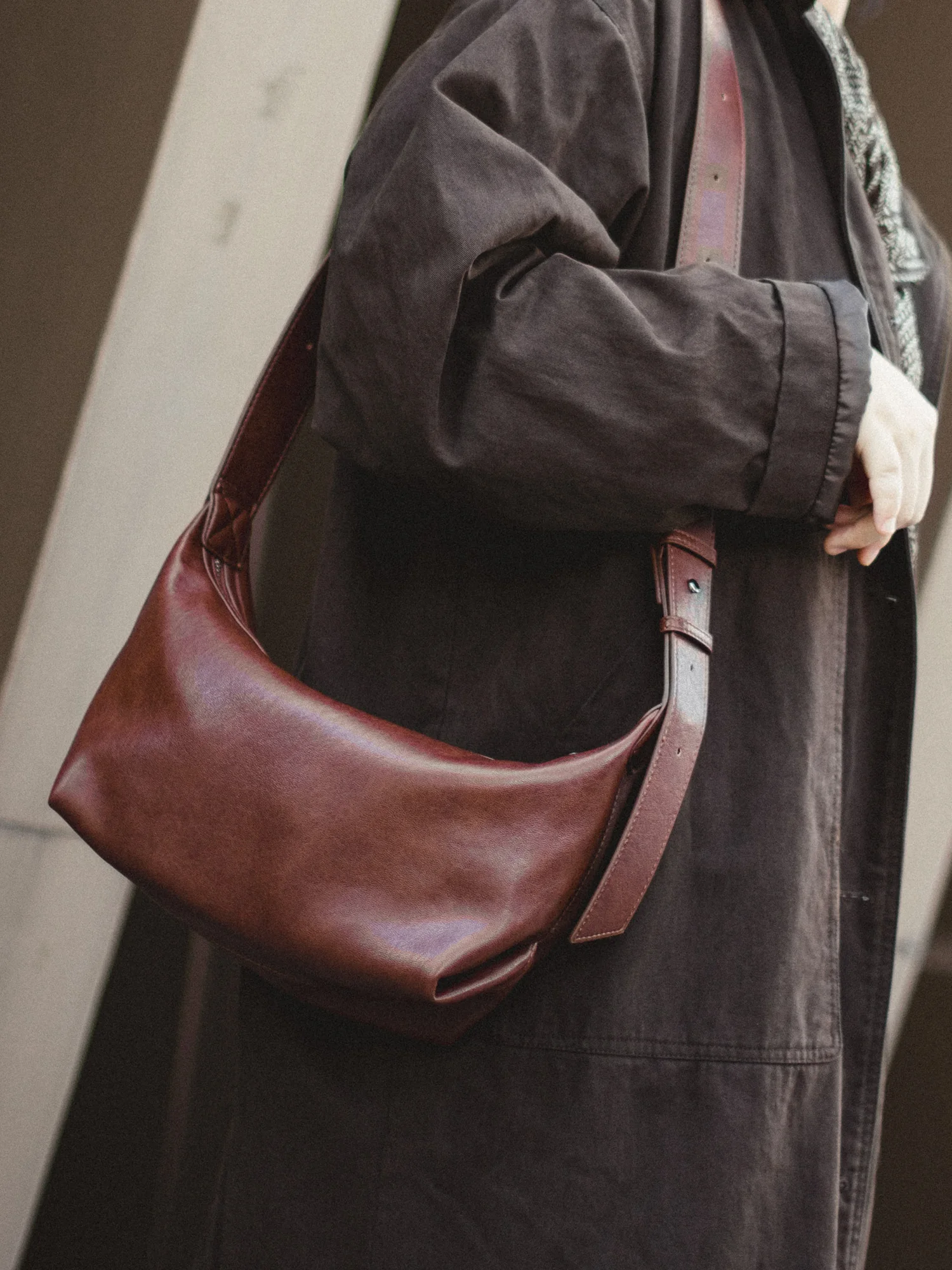 sac-de-banlieue-en-cuir-pour-femmes-sac-a-bandouliere-en-cuir-de-vache-tanne-souple-boulette-singe-tapis-decontracte-sle-faionable-nouveau-2025