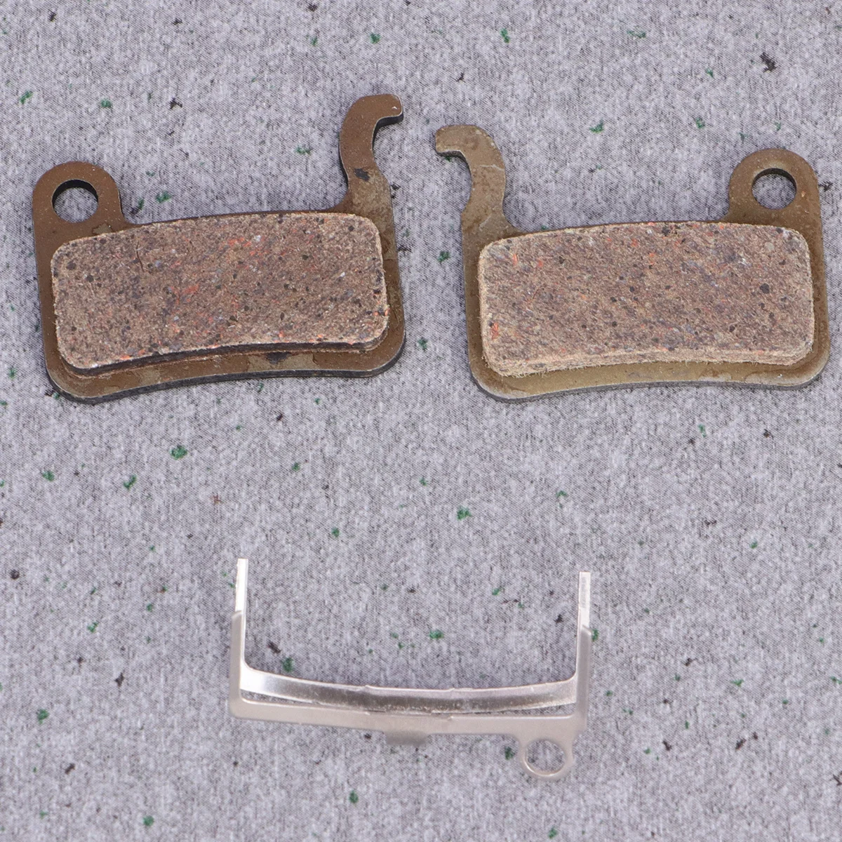 2Sets Resin Brake Pads Semi-Metallic High Performance Wear-Resistant Quiet Disc Compatible Brake Pad Replacement